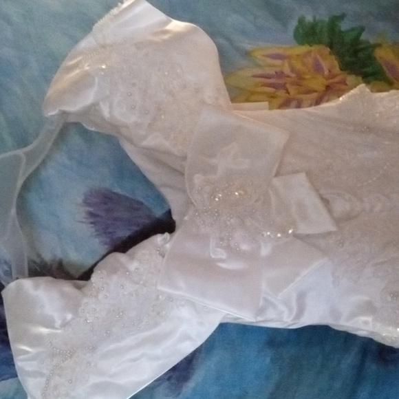 Vintage Ivory off shoulder beaded sequin bustled wedding gown - Picture 4 of 10